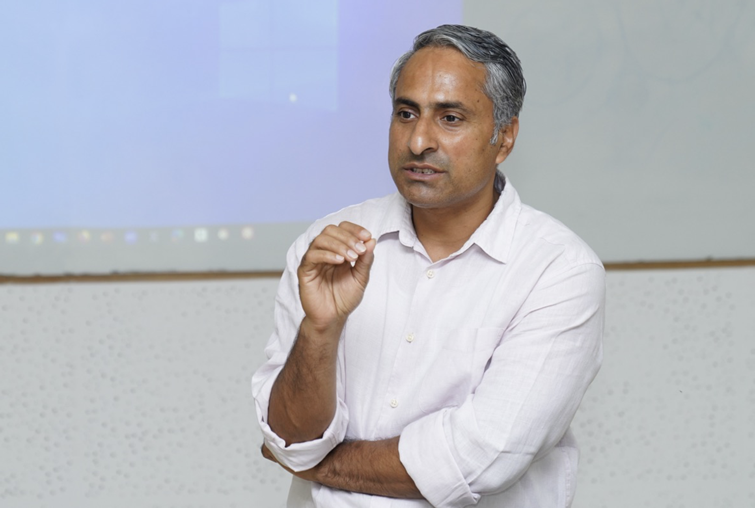 Prof. Harsh Kumar Jha, IIM Udaipur, shared his research on ‘How to do a Mixed Methods Study’. The research seminar was organized by the Office of Research and Publications, at IIMB, on 12th July 2025.